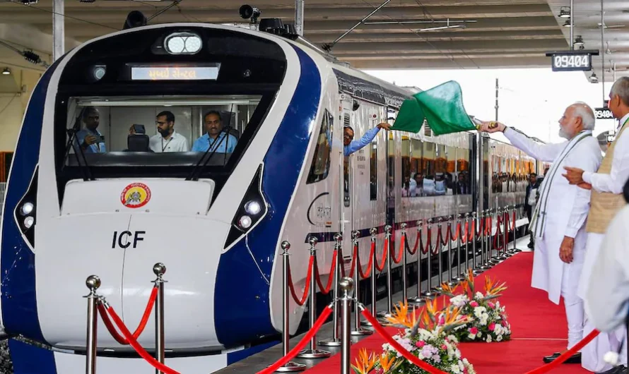 Vande Bharat Express : 2023 में वंदे भारत ट्रेन क्यों है प्रचलित, जानिए ट्रेन से जुड़ी रोचक बातें।